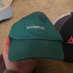 Lululemon Kelly green hat